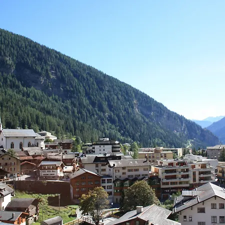 Paradis-leukerbad-therme 酒店