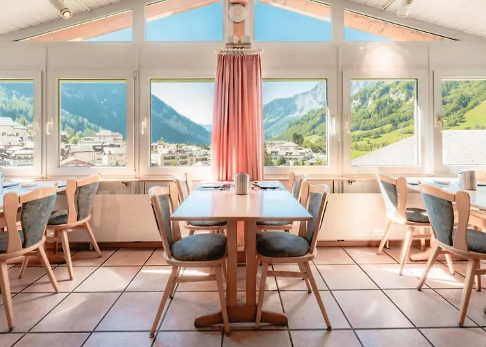 Paradis-leukerbad-therme 洛伊克巴德